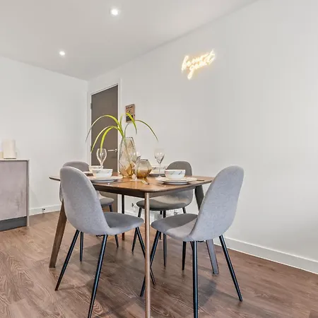 Appartement - Balcony - - Sleeps 6 York