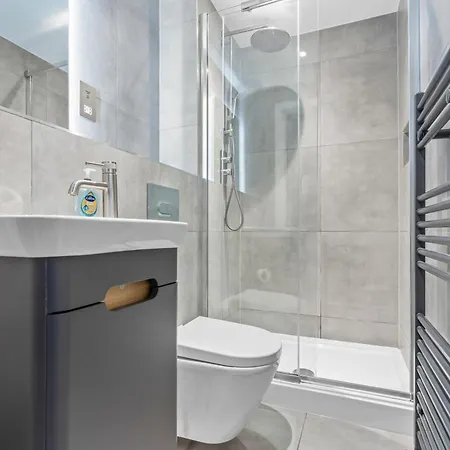 - Balcony - - Sleeps 6 York