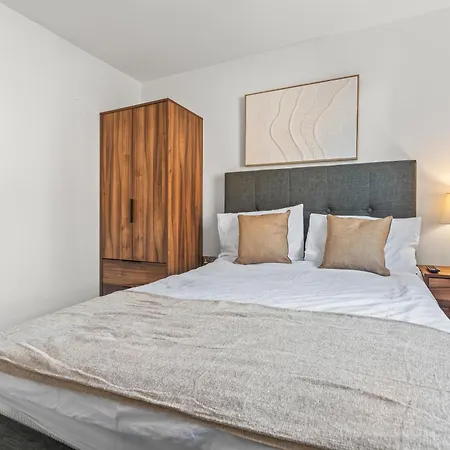 Appartement - Balcony - - Sleeps 6 *