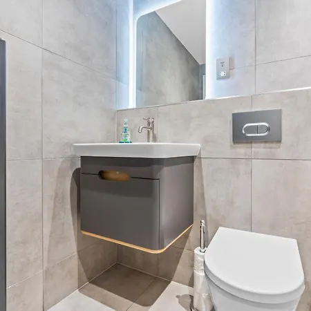 - Balcony - - Sleeps 6 *