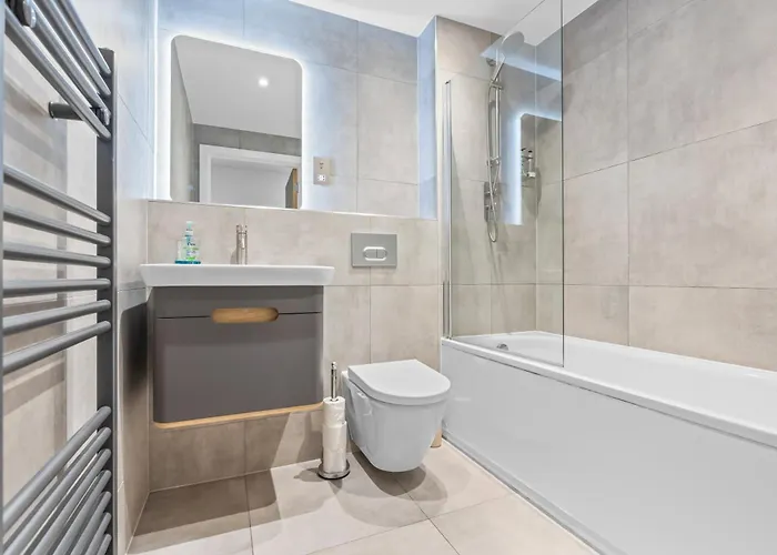 - Balcony - - Sleeps 6 דירה *